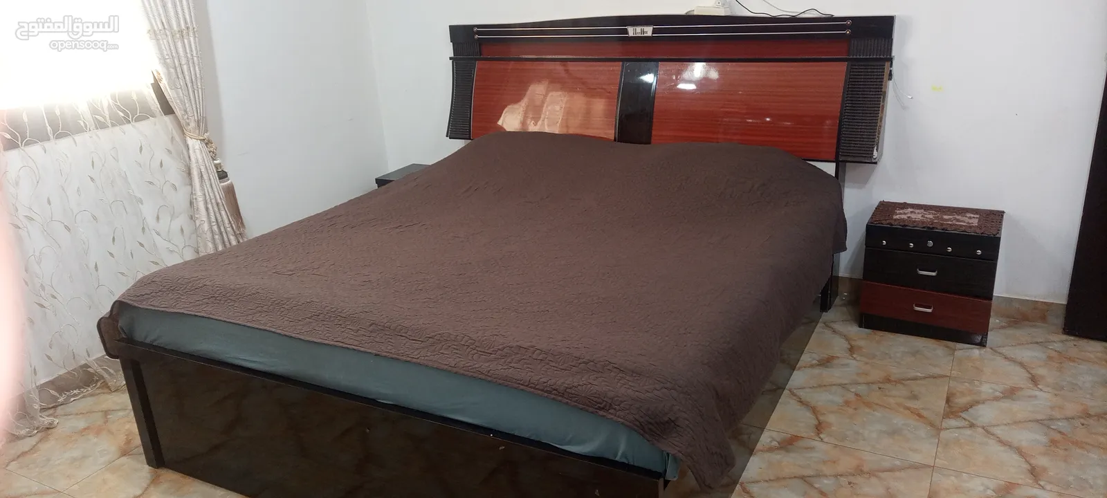 king size Bed room with mattress