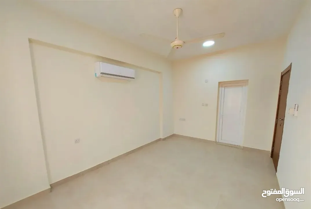 شقة للايجار في العامرات الخامسة - Flat 2BHK for rent in Al Amerat