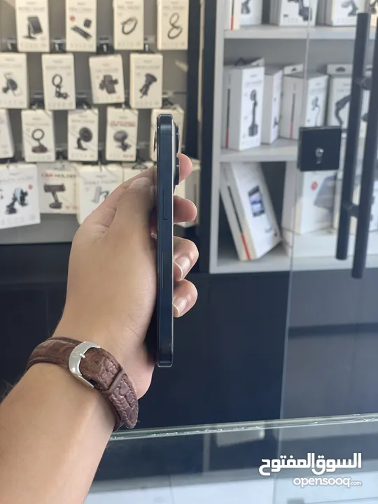 Iphone 15 pro مشفر للبيع