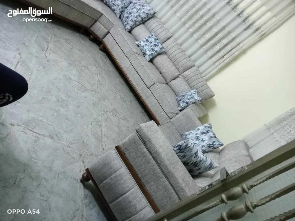 جلسات عربيه وجلسات خليه وكنب وفراشات تختوت جميع المواصفات