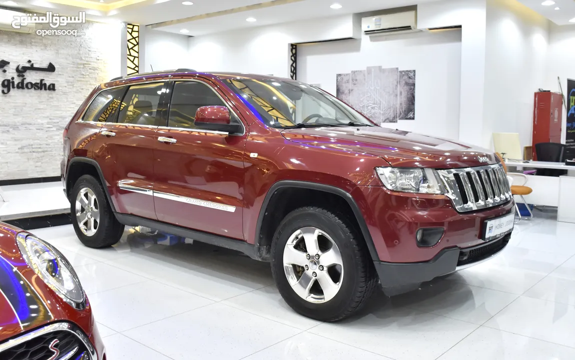 Jeep Grand Cherokee Limited 4x4 ( 2013 Model ) in Red Color GCC Specs