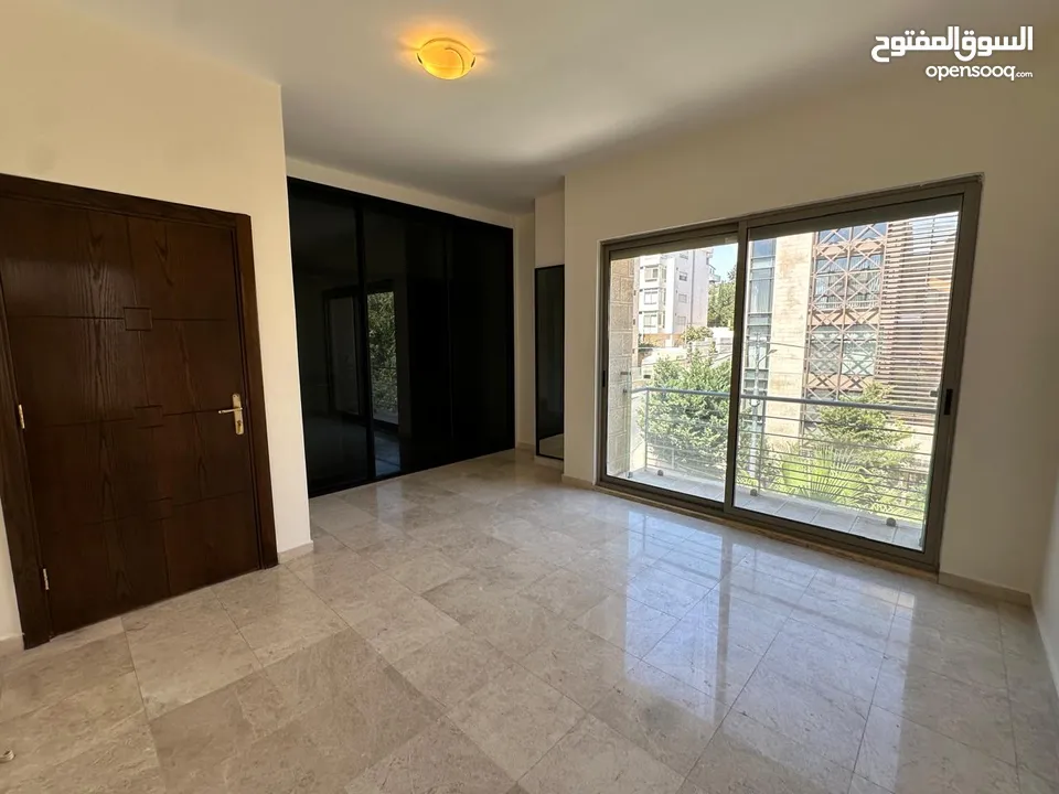 شقة طابقيه غير مفروشة للايجار في الدوار الرابع  ( Property 38360 ) سنوي فقط