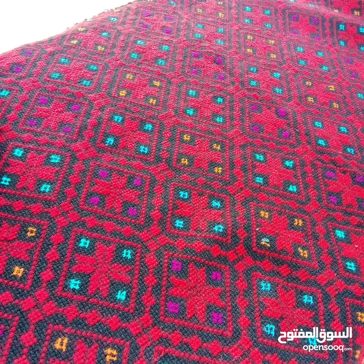 يتوفر للبيع تطريز يدوي مشغول بالحبه حرير اصلي