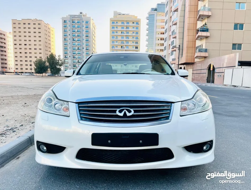 A Beautiful and Well Maintained INFINITI M35 WHITE 2008 GCC FULL OPTIONS