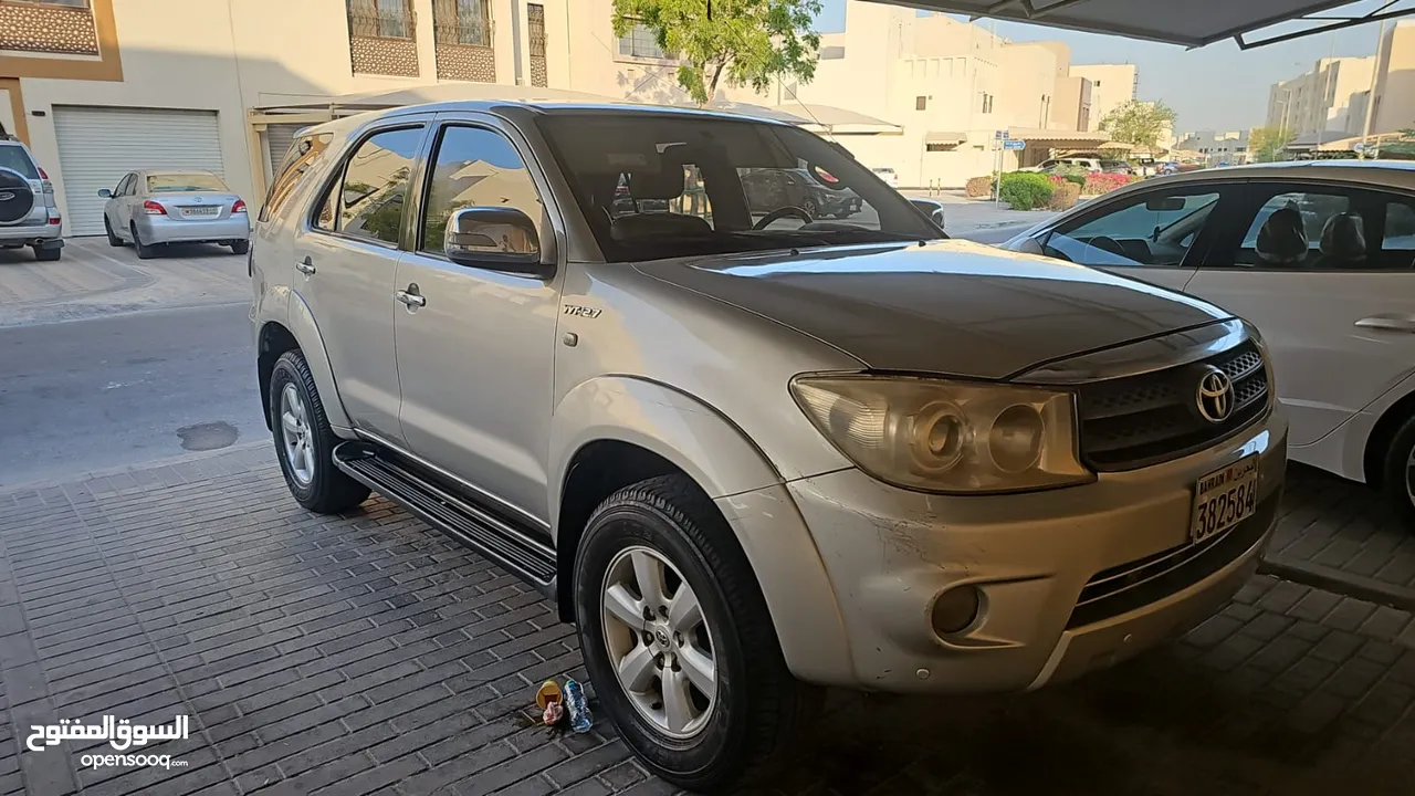 للبيع تيوتا فورتشنر موديل 2011