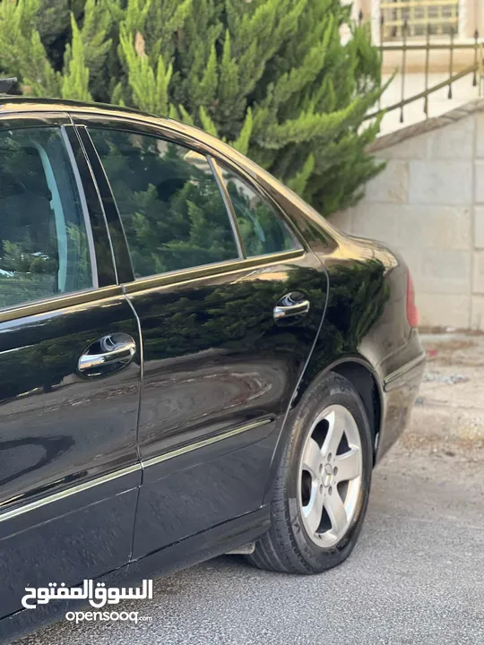 مرسيدس e200 موديل 2006 بحالة الوكالة فل اضافات افنتجارد لون اسود بالصلاة ع النبي ما شاء الله