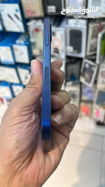iPhone 12 64 GB  البطاريات من 88-93 مكفول اسبوعين