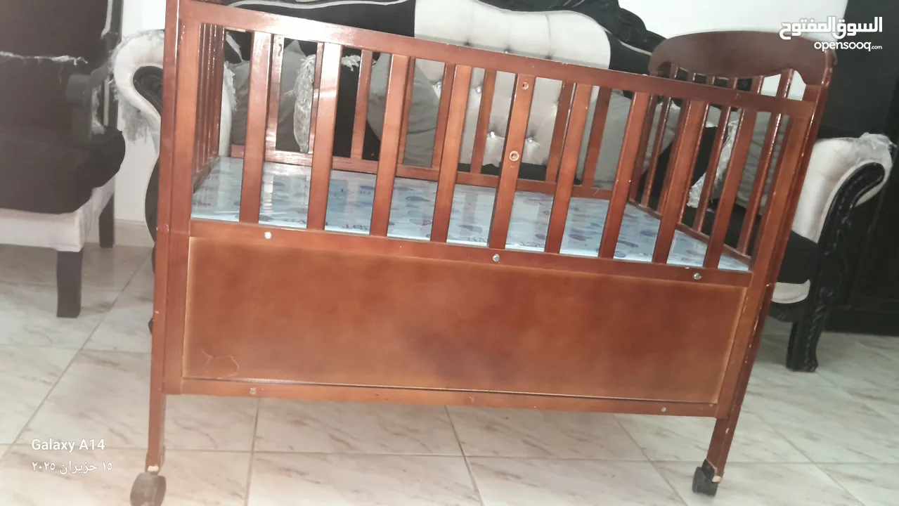 سرير اطفال مستعمل بحالة الوكالة