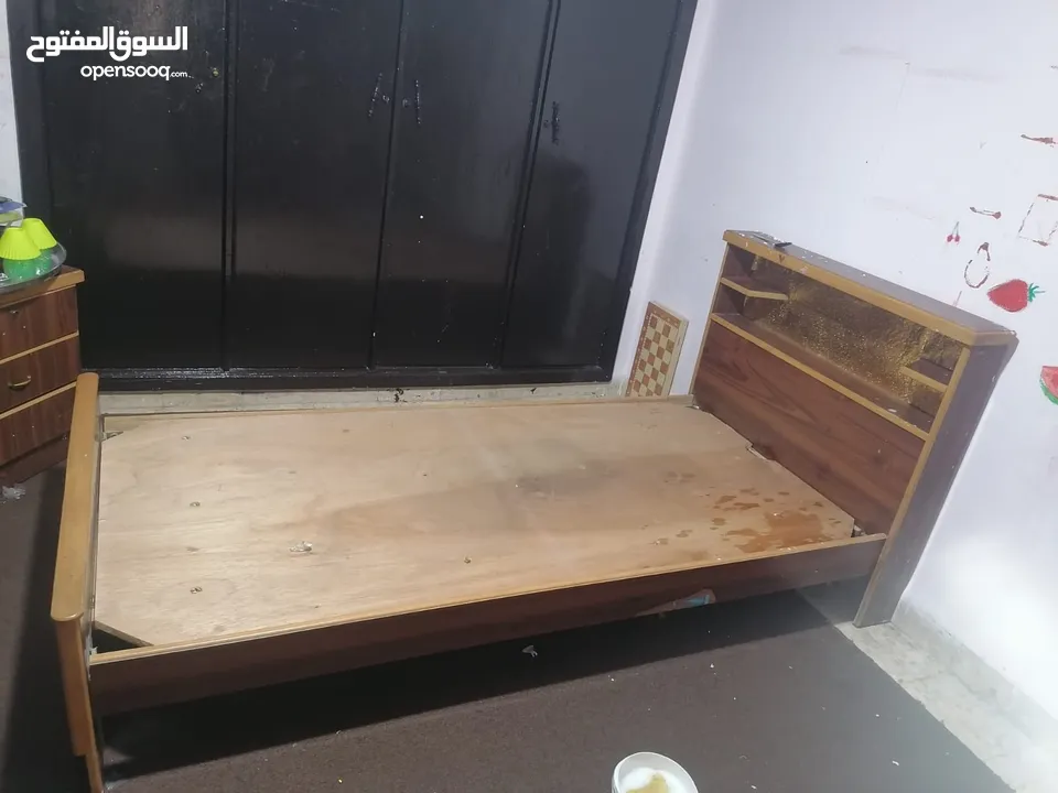 تخت وتواليت خشب ممتاز