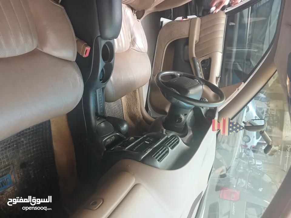 بونتيك جراند بركس سيارة ماشاء الله  مش ناقصة برغي