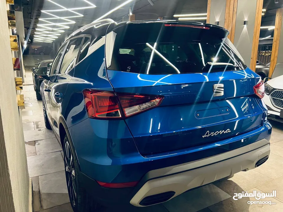 Seat  Arona  فئة xperience وكيل  موديل 2025  ازرق فرش اسود