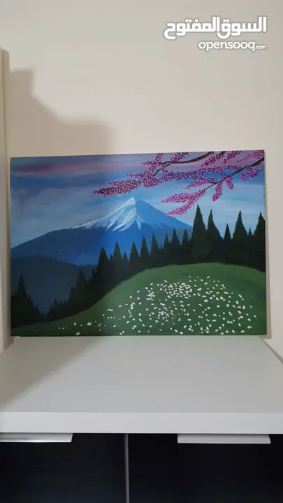 لوحة جبلية فنية بألوان هادئة – رسم يدوي مميز - رسم لوحات