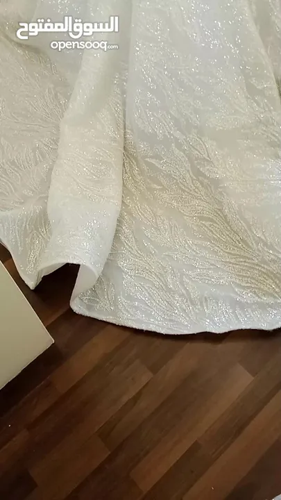 فستان عروس ملكي مع كامل ملحقاته