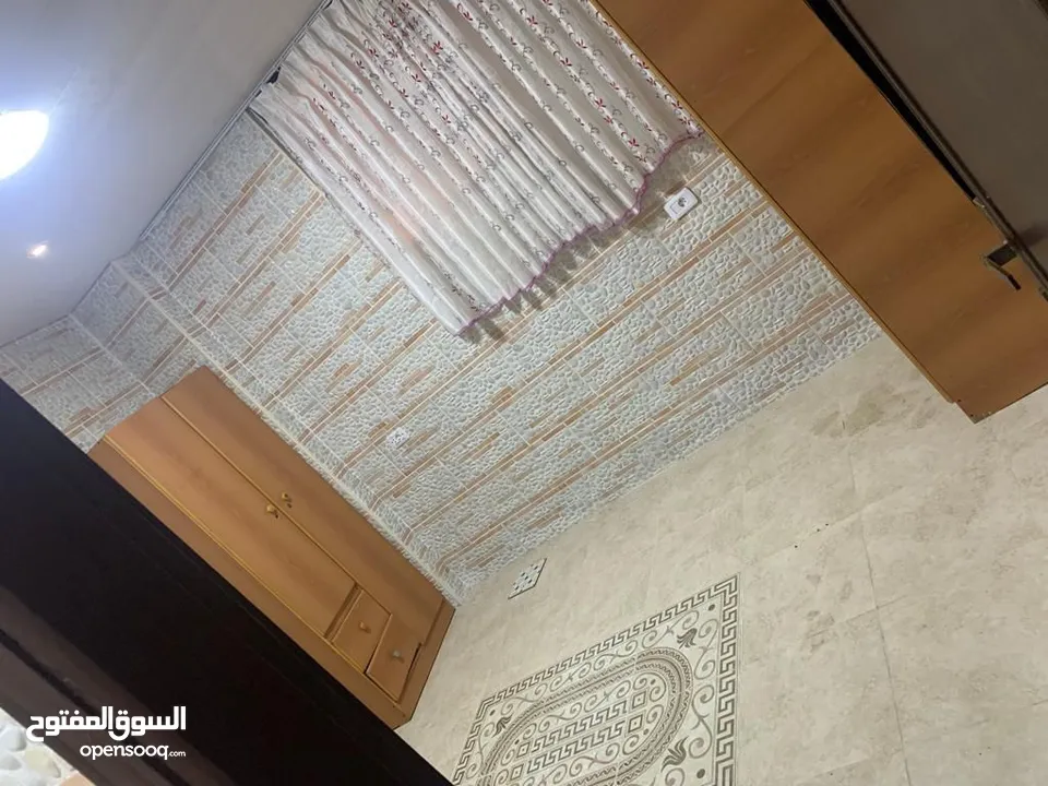 ستوديوهات ومخازن