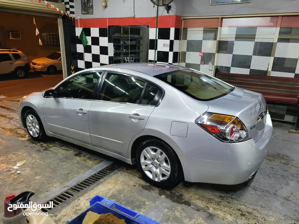 Nissan Altima for sale in excellent condition