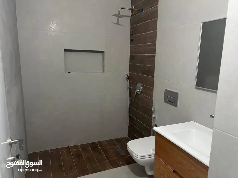 شقه فارغة للايجار في عين منجد لم تسكن من قبل
