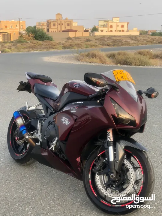 هوندا: 1000cc موديل: 2013 الأضافات : برمجه  الدراجه امورها 100٪؜ ومصيونه بالكامل مطلوب 2300