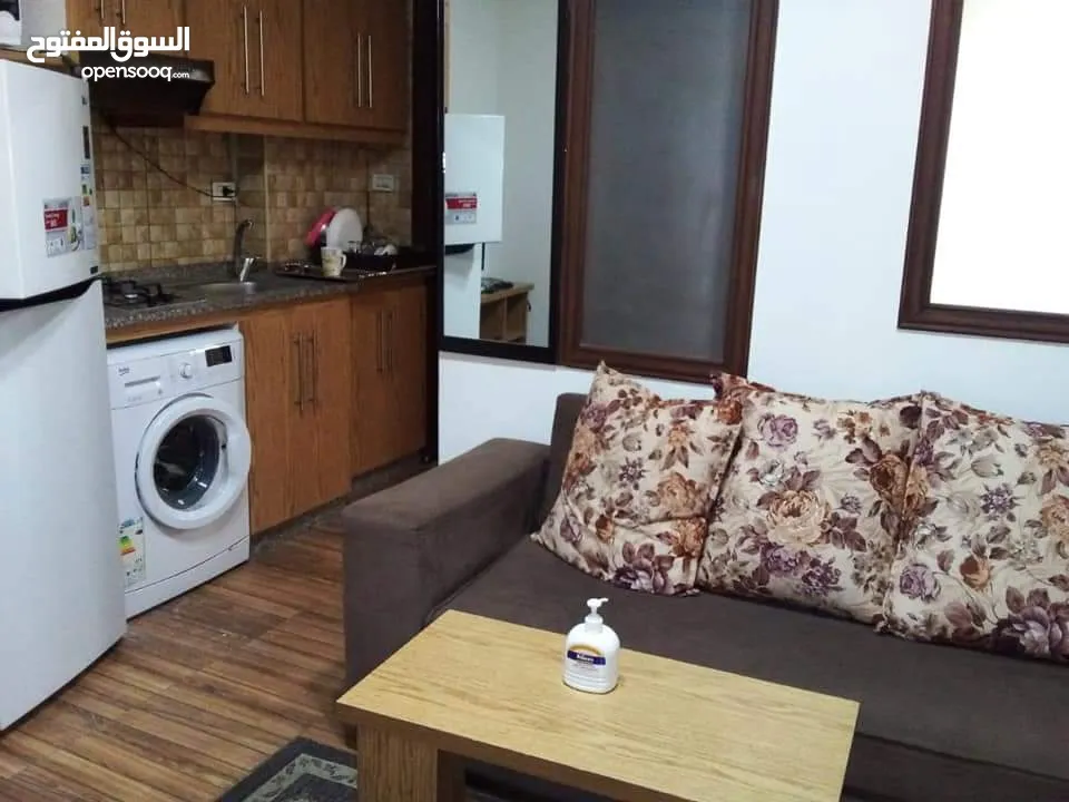 ستوديو للإيجار شارع الجامعه من المالك مباشرة