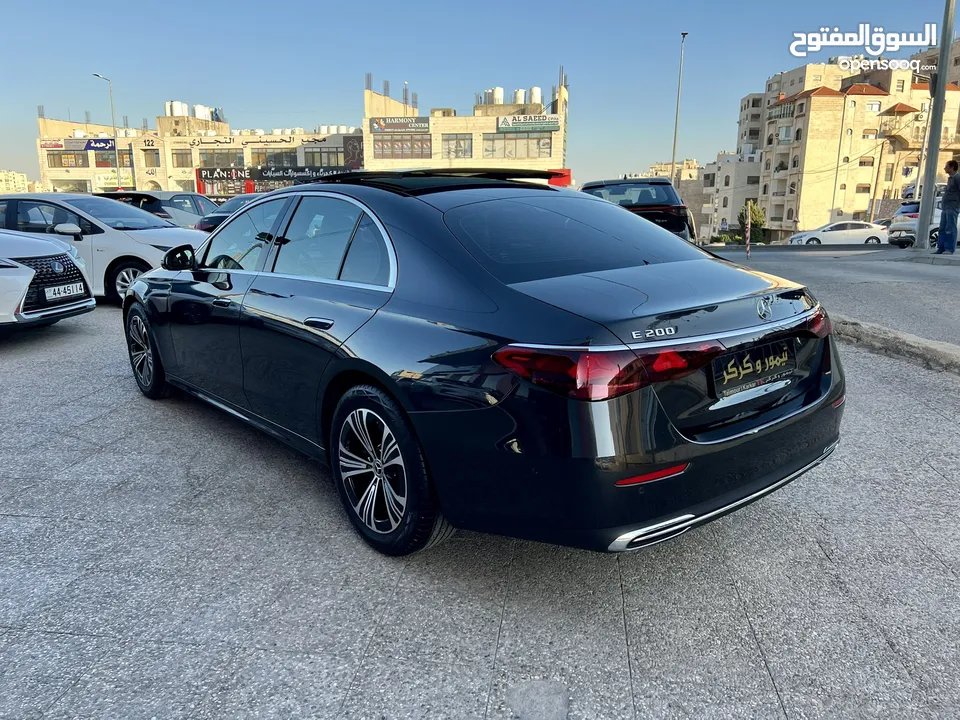 مرسيدس E200 غرافيت 2024 بانوراما ميموري كاميرات فرش كميل بحالة الزيرو عداد 6 الف كيلومتر فقط!!!