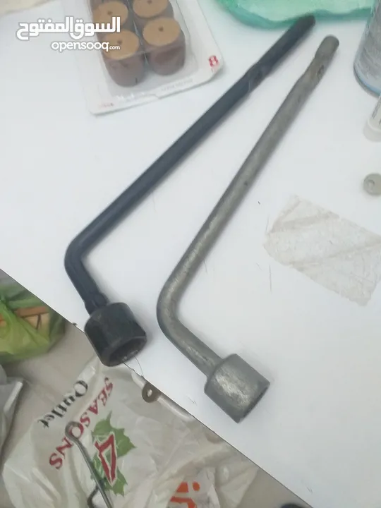 للبيع عاكسة مرسيدس بنز  و مفاتيح جنط اصلية كوري