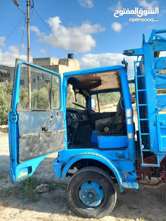 LB813 1979