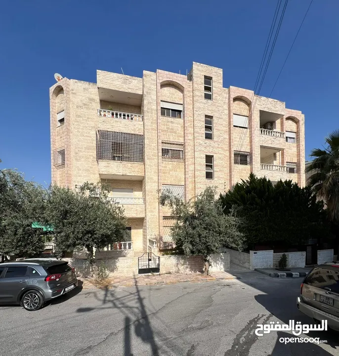 لقطه ضاحية الرشيد 160م طابق أول بسعر مغري جدااا من المالك مباشرة مجدده بالكامل