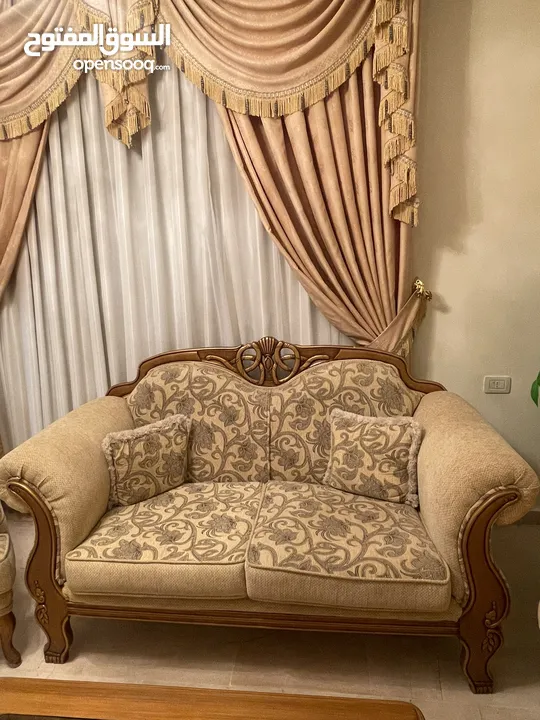 طقم كنب غرفة استقبال بحاله ممتازه