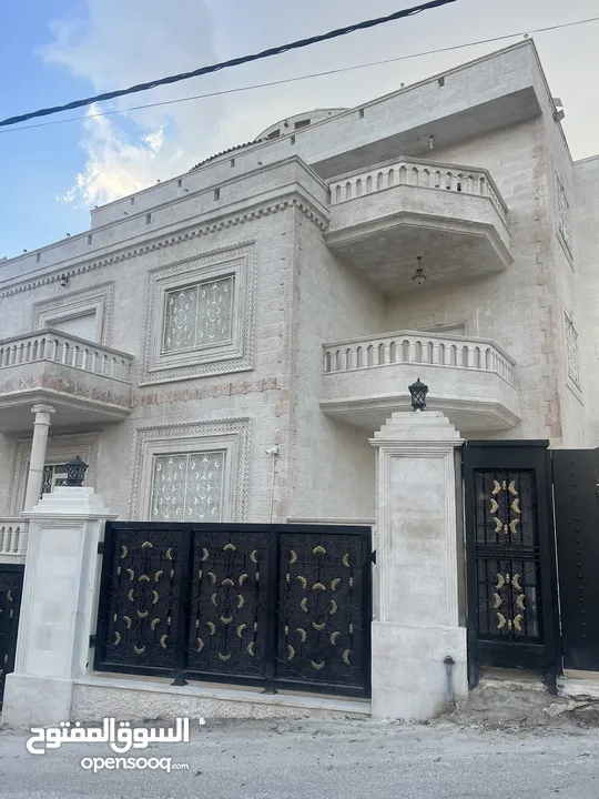 قصر فيلا فخمة جدا للبيع في الجبيهه