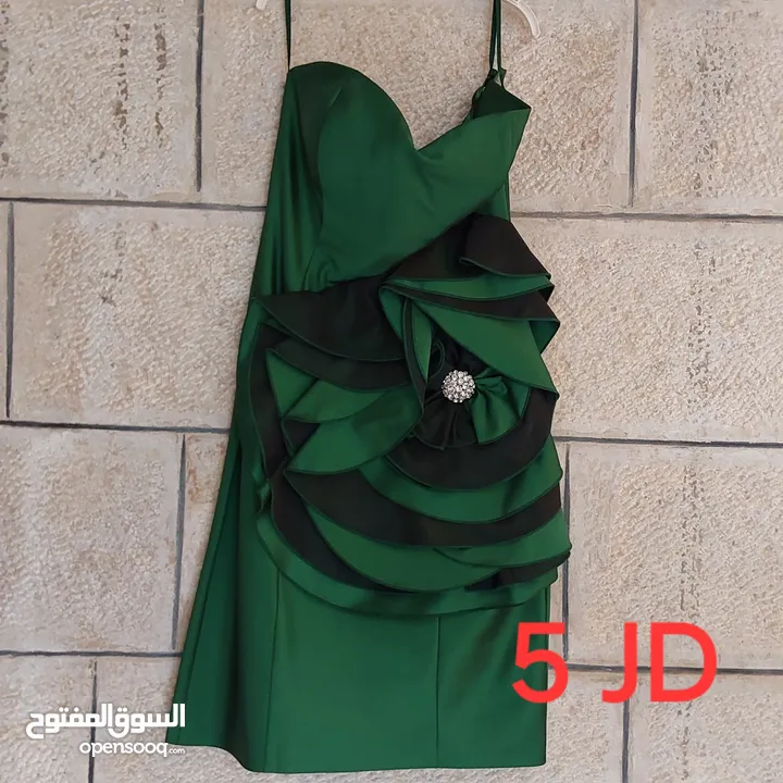 فساتين سهرة مستعملة للبيع في منطقة البنيات السعر من 5 - 12