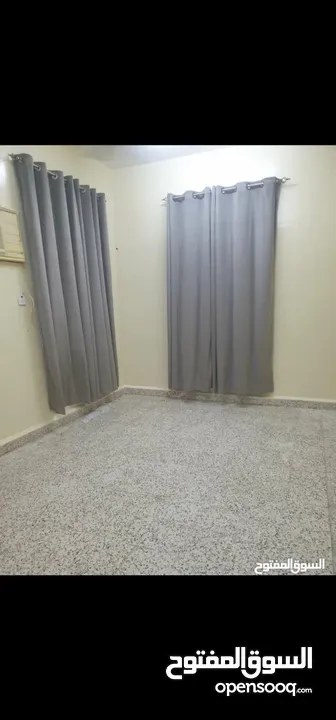 شقة  للايجار قريب سوق نزوى غرفتين وصالة ومطبخ  Flats rent in