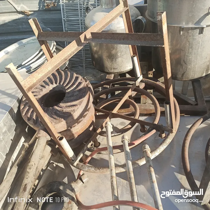 عدة مطاعم بحال الوكاله