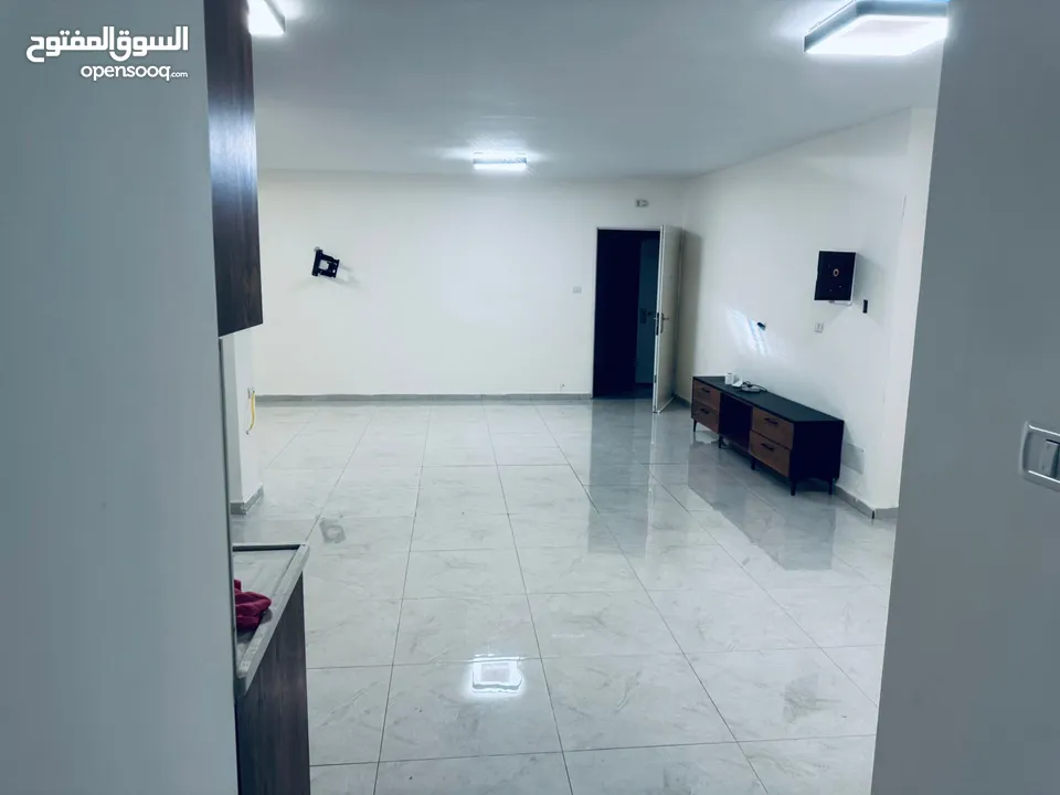 شقة تشطيب جديد باول الارسال قرب الرونق