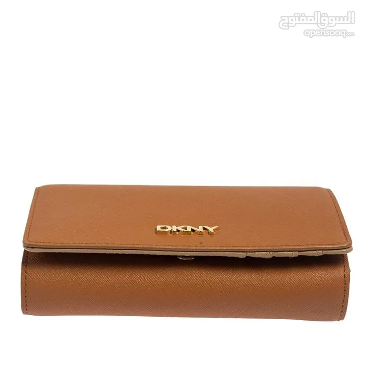 original dkny wallet in light brown ‏أصلي محفظة دي كي ان جلد باللون بني فاتح