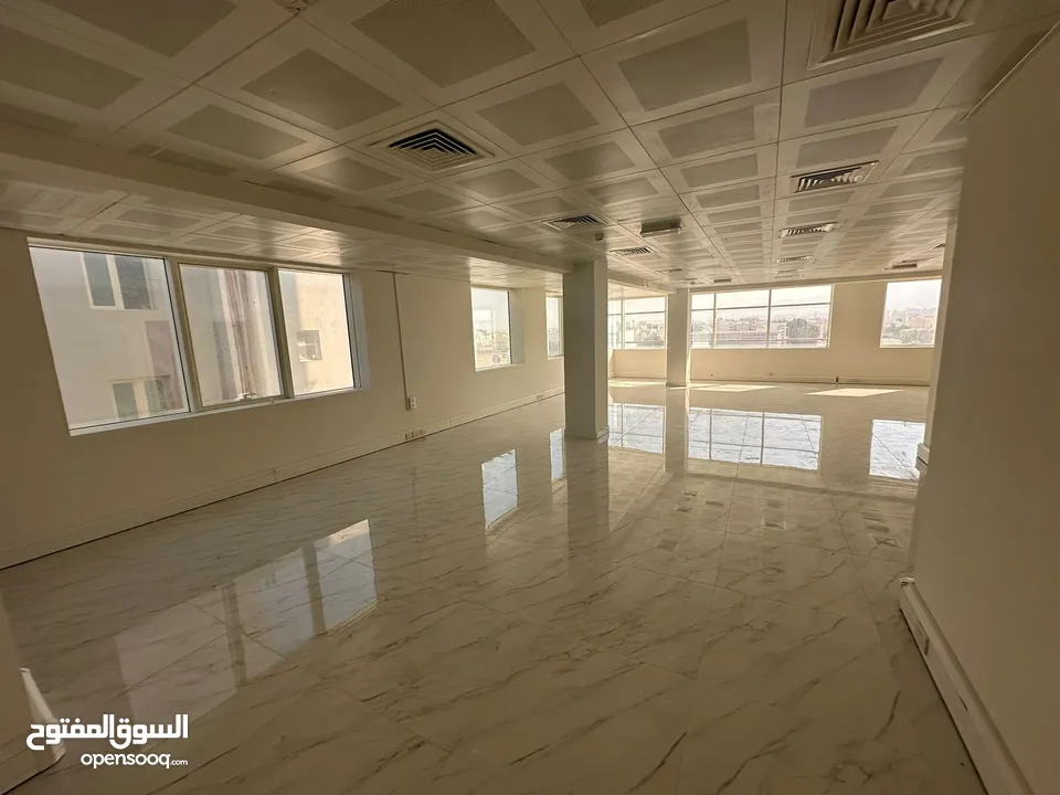 مساحة مكتبية بموقع مميز في العذيبة 18 نوفمبر - Office space in a prime location in Azaiba 18 Nov