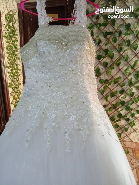 فستان زفاف بدون طرحه للبيع