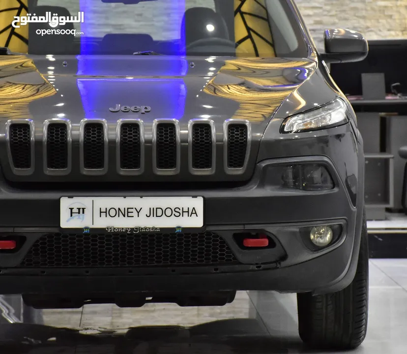 Jeep Cherokee TrailHawk ( 2014 Model ) in Grey Color GCC Specs