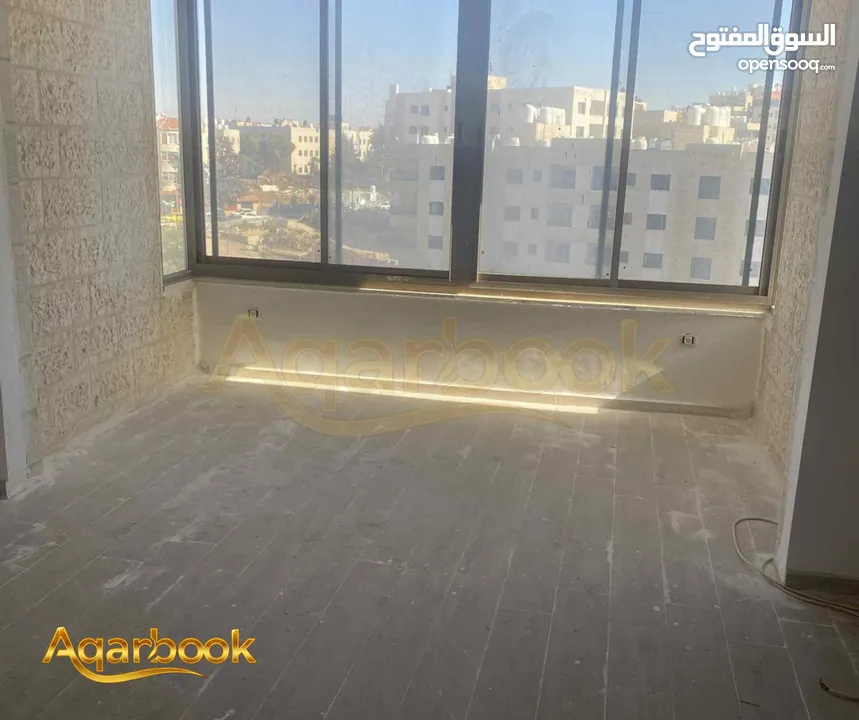 شقة غير مفروشة واسعة ومطلة مناسبة للعائلات للايجار