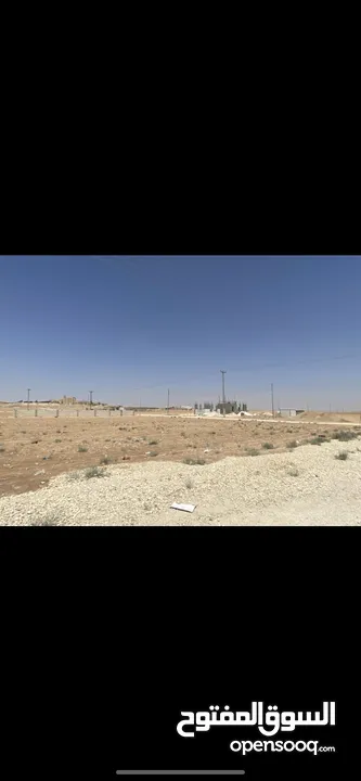 أرض سكنية هادئة للبيع في ذهيبة الغربية منطقة الهاشمية قرب اكاديمية الامير حسين للحماية المدنية مطار