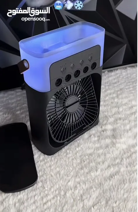 مروحة تبريد صغيرة محمولة مع رذاذ ماء بارد