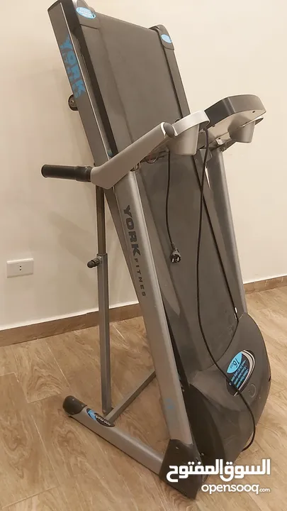 جهاز مشي  بحاله ممتازه استعمال بسيط شغال ما في ولا اشي