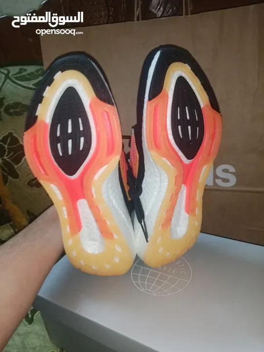 حذاء adidas UltraBoost 22 Black Flash Orange اصلي بنص سعره بسعر مغري جدا الفضل للمشي والراحة