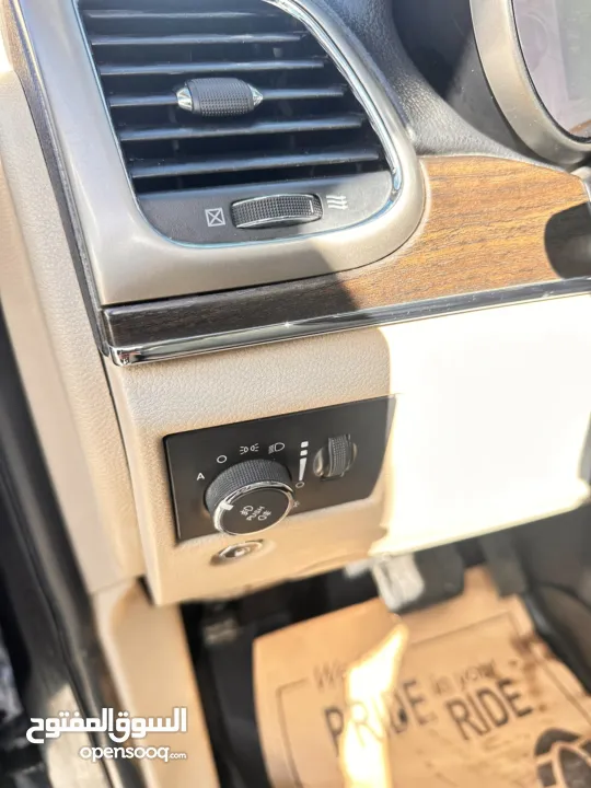 جراند شوروكي 2016 محرك بنزين بقوه 3600cc جير اوتوماتيكي مكون من 8 سرعات نظام دفع رباعي امريكي مميز