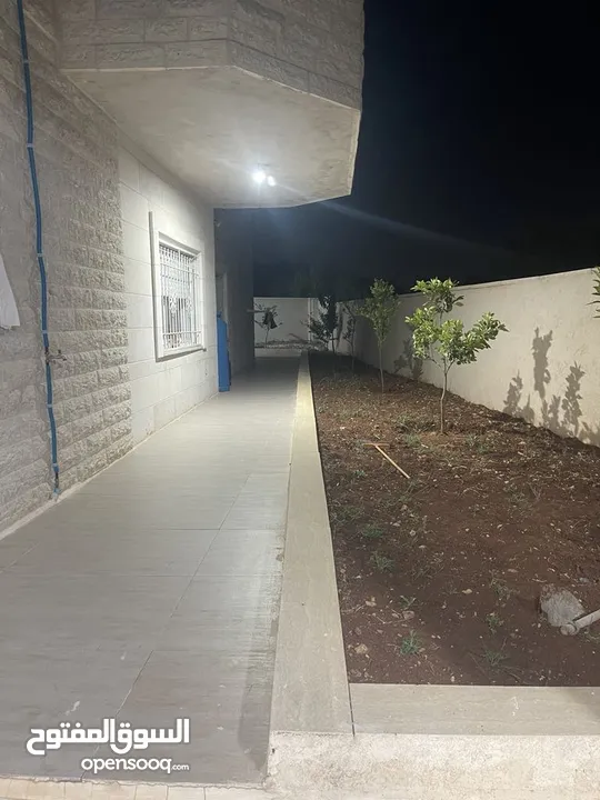 بيت مستقل في يبرود مع قطعة ارض 1410 متر حصص  قطعة رقم 55 حوض 4