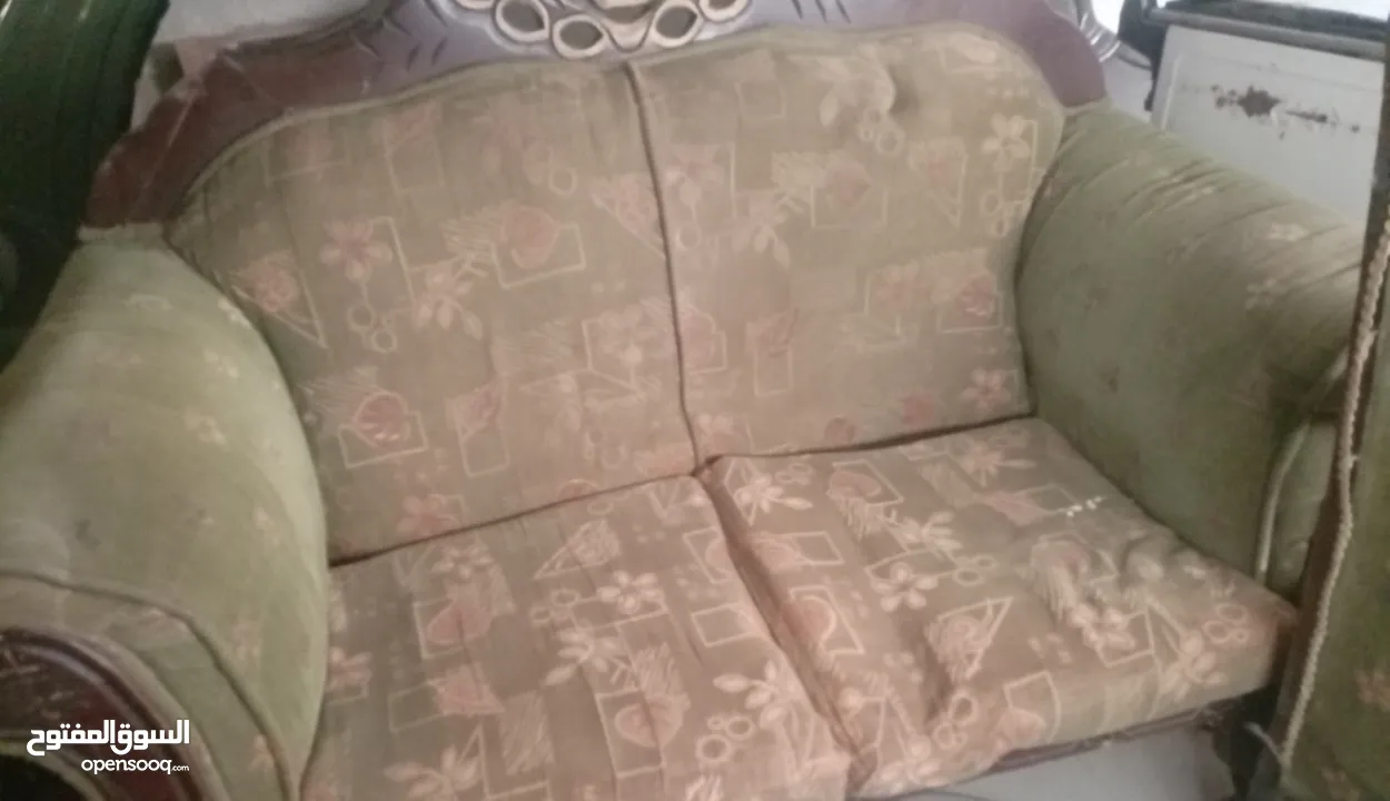 طقم كنب للبيع بحالة جيدة