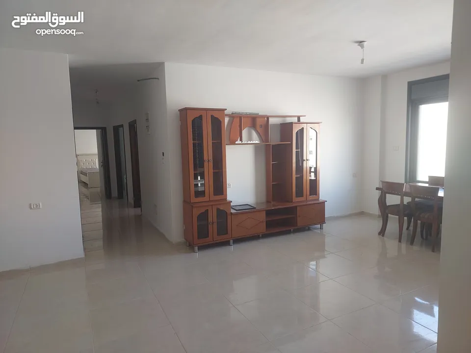 شقه في البيره قرب شارع القدس