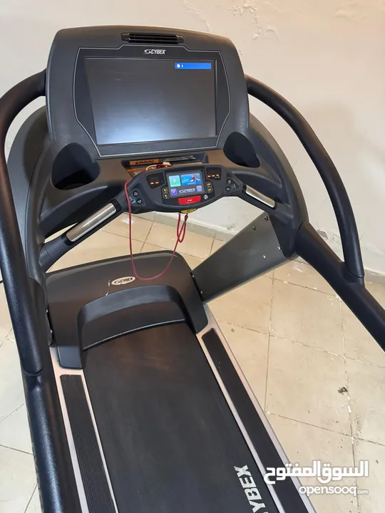 جهاز تريدميل Cybex770T شبه جديد استخدام شهرين فقط بسعر مغري