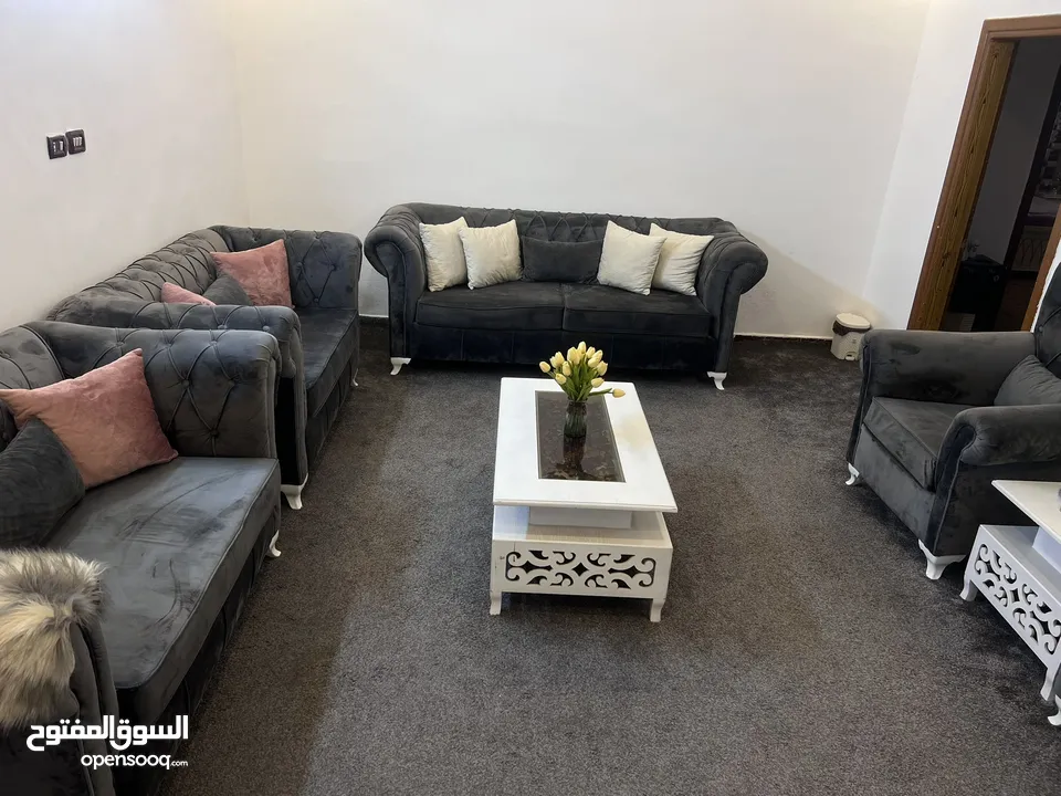 طقم كنب جديد قعدته مريحه خشب زان قابل للتفاوض