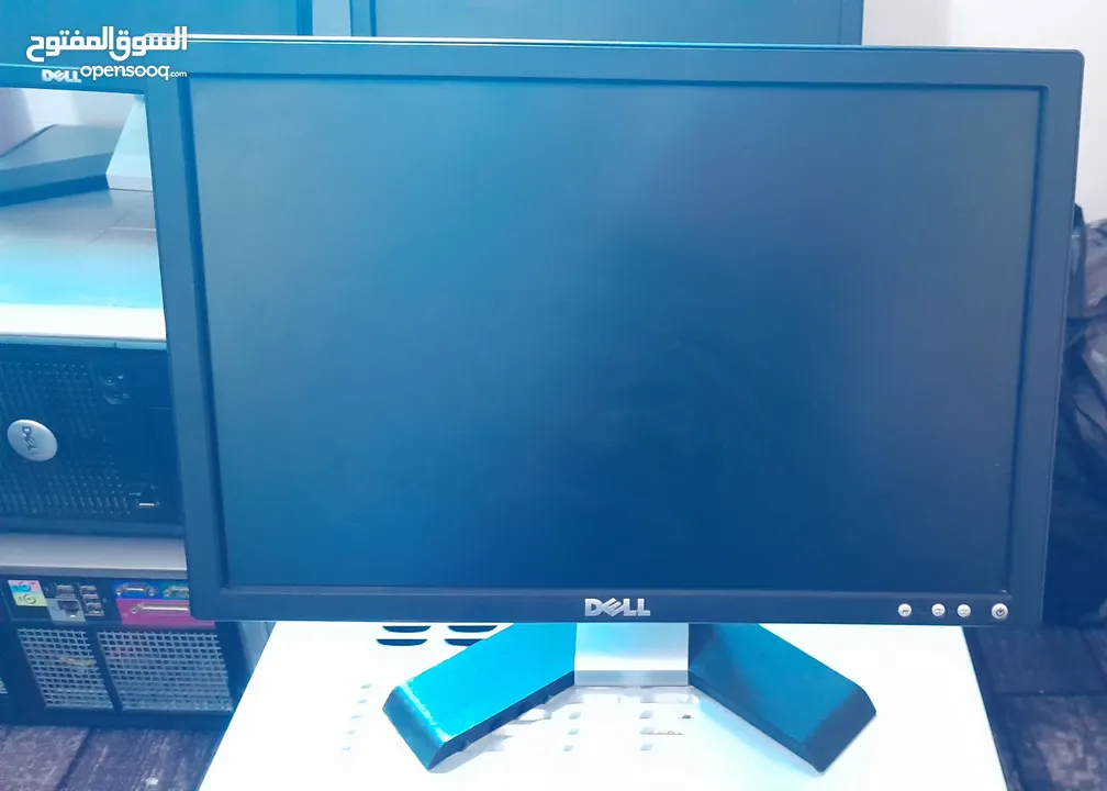 كمبيوتر نوع dell  4GB RAM Core i2المعالج 128 ssd  260GB مع شاشة وكيبورد وماوس