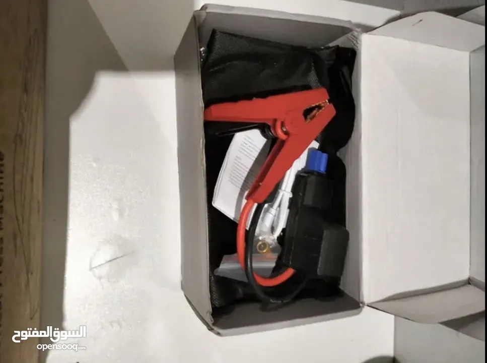 مكثف طاقة ( Jump starter ) لشحن بطارية السيارة بالإضافة إلى القدرة على نفخ العجال
