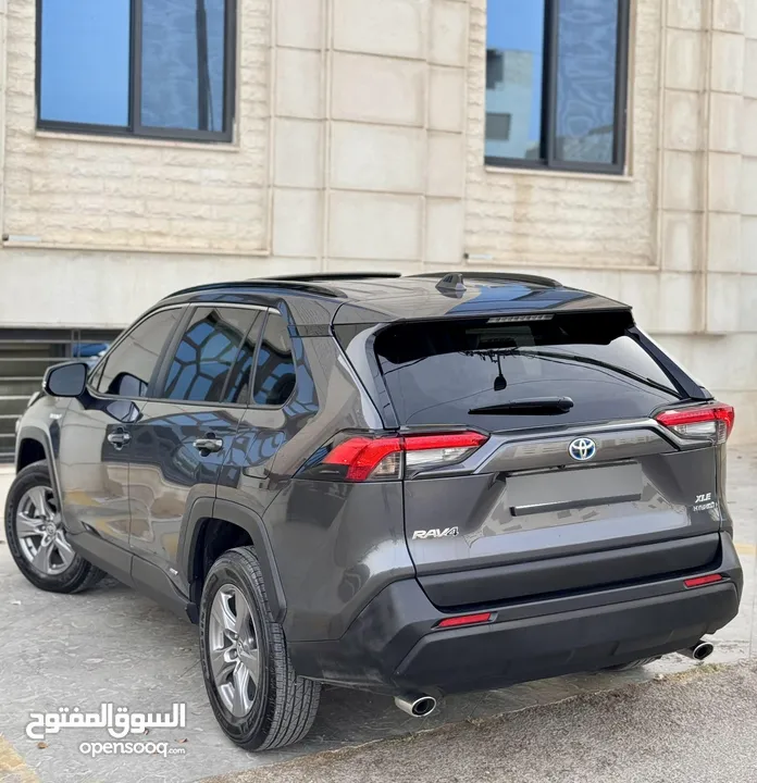 Toyota RAV4 XLE 2024